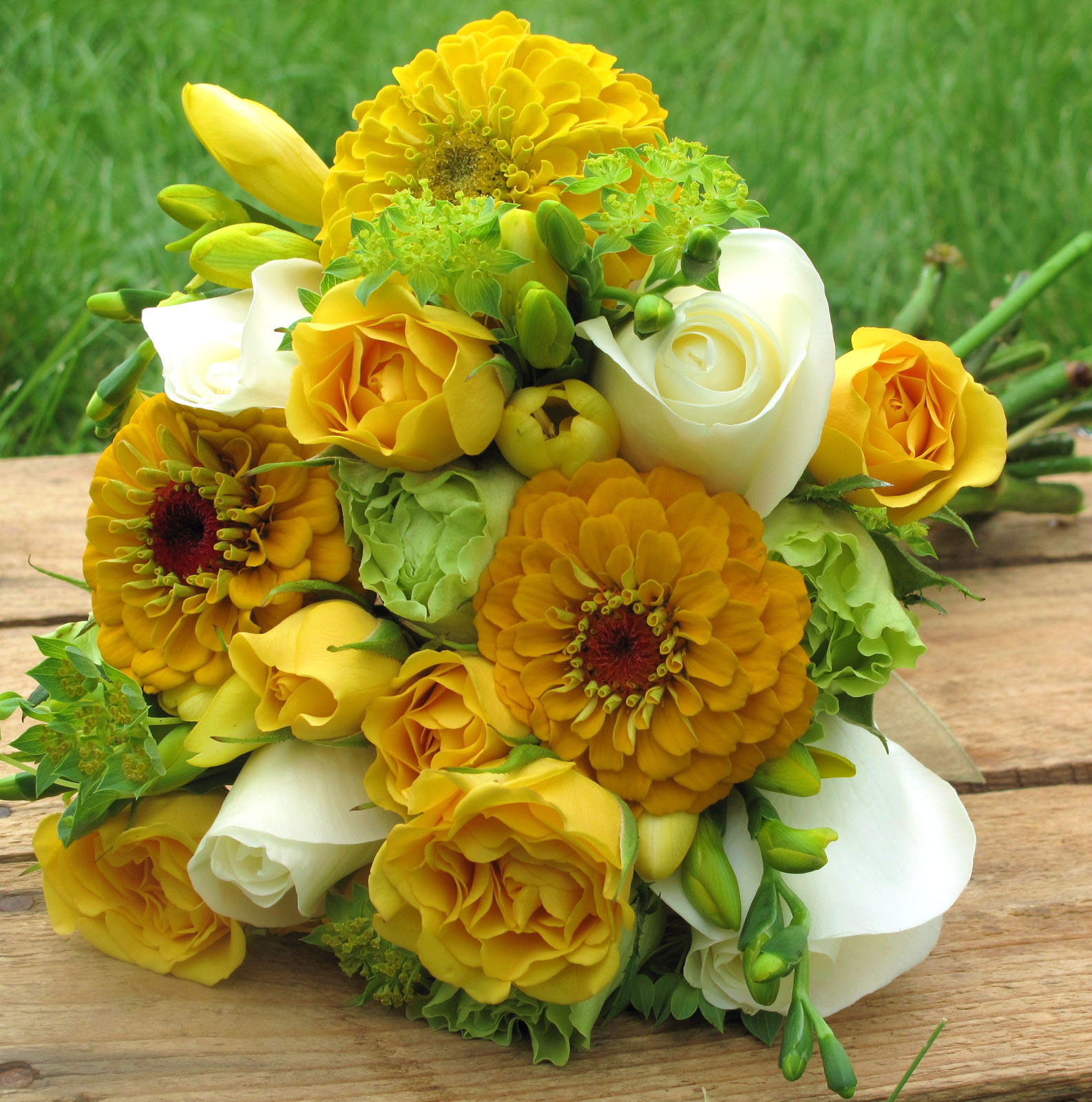 When to Hire a Florist for Your Wedding & Details to Know