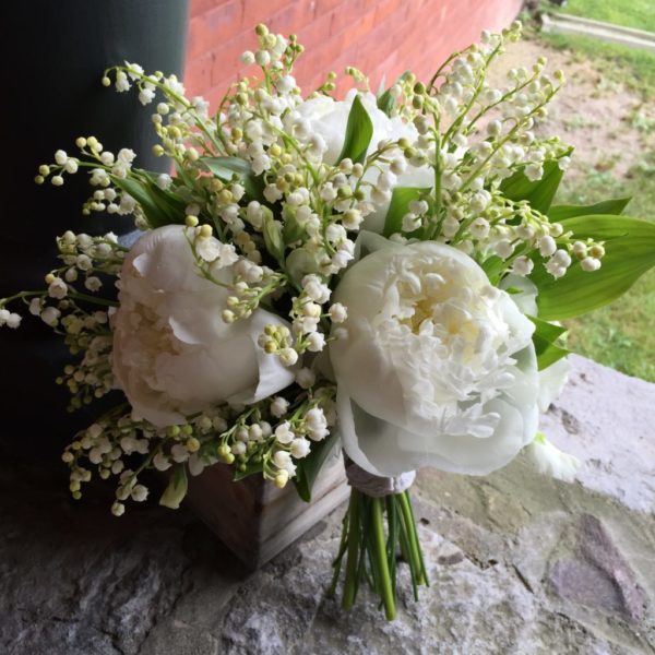 Beautiful June Wedding At The Coach Barn at Shelburne Farms - Floral ...