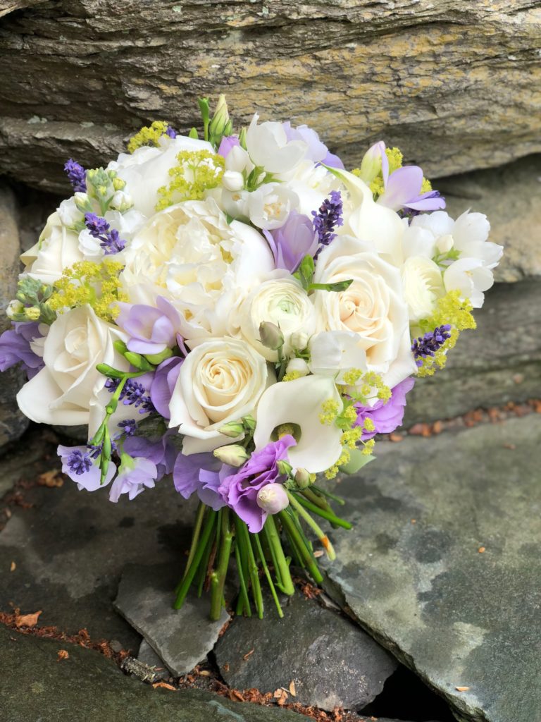 white and lavender wedding flowers