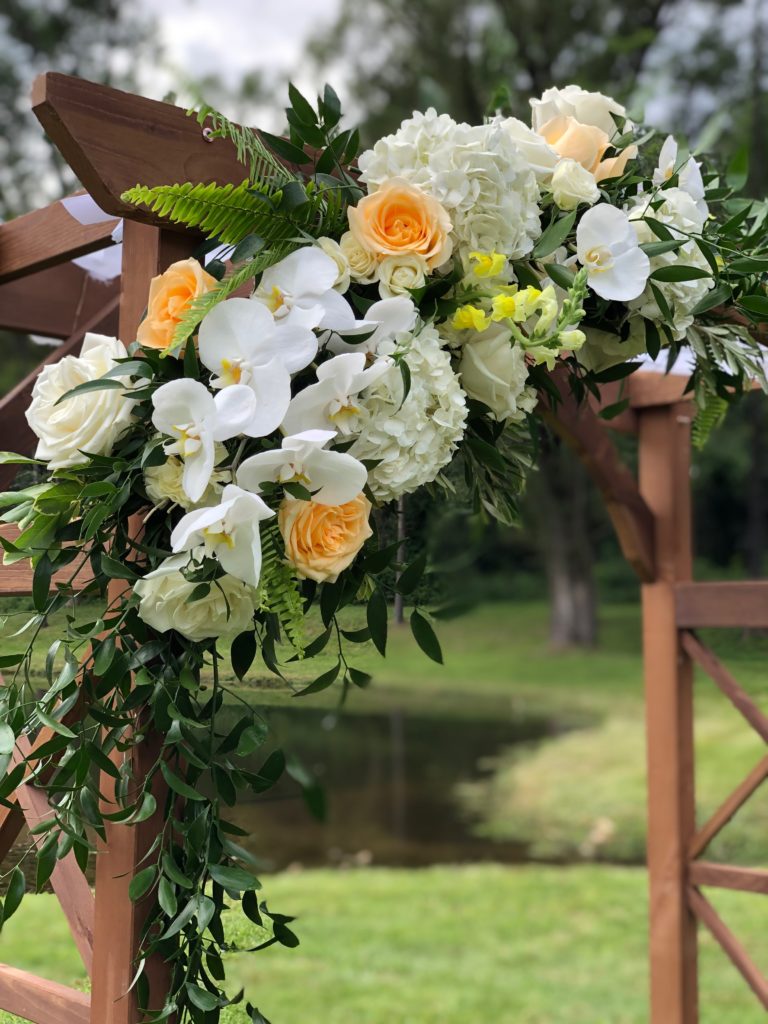 yellow and white wedding flowers